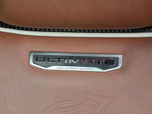 Used 2023 GMC Yukon Denali Ultimate AWD/4WD image 8