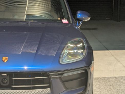 Certified 2025 Porsche Macan image 12