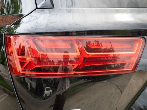 Used 2019 Audi Q7 3.0T Prestige w/ Prestige Package AWD/4WD image 16