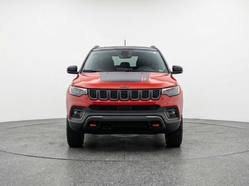 Used 2025 Jeep Compass Trailhawk AWD/4WD image 2