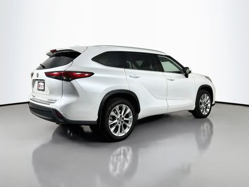 Used 2023 Toyota Highlander Limited AWD/4WD image 7