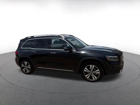 Used 2024 Mercedes-Benz GLB 250 image 2
