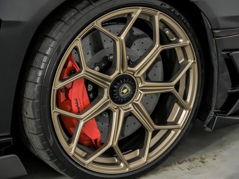 Used 2021 Lamborghini Aventador SVJ image 20