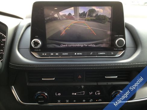 Used 2023 Nissan Rogue SV FWD image 27