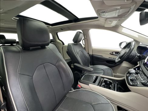 Used 2022 Chrysler Pacifica Limited FWD image 28