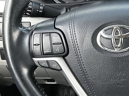 Used 2018 Toyota Highlander Limited image 12