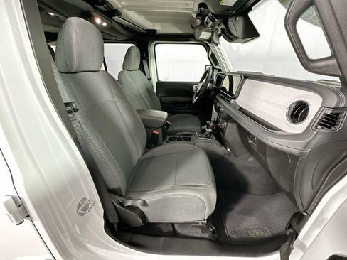 Used 2025 Jeep Wrangler Sahara 4xe image 28