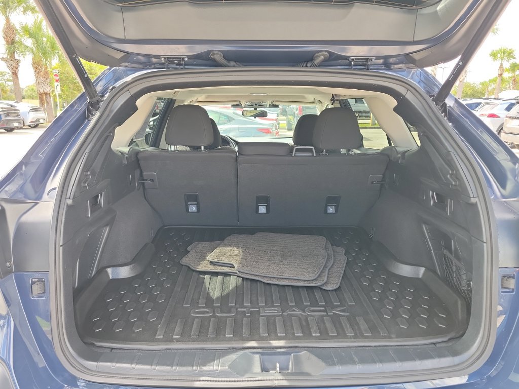 Used 2025 Subaru Outback Premium AWD/4WD image 29