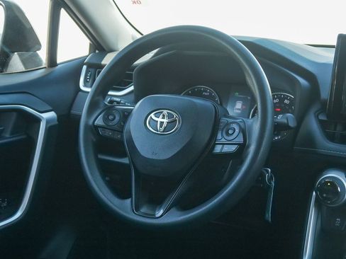 Used 2022 Toyota RAV4 LE AWD/4WD image 14
