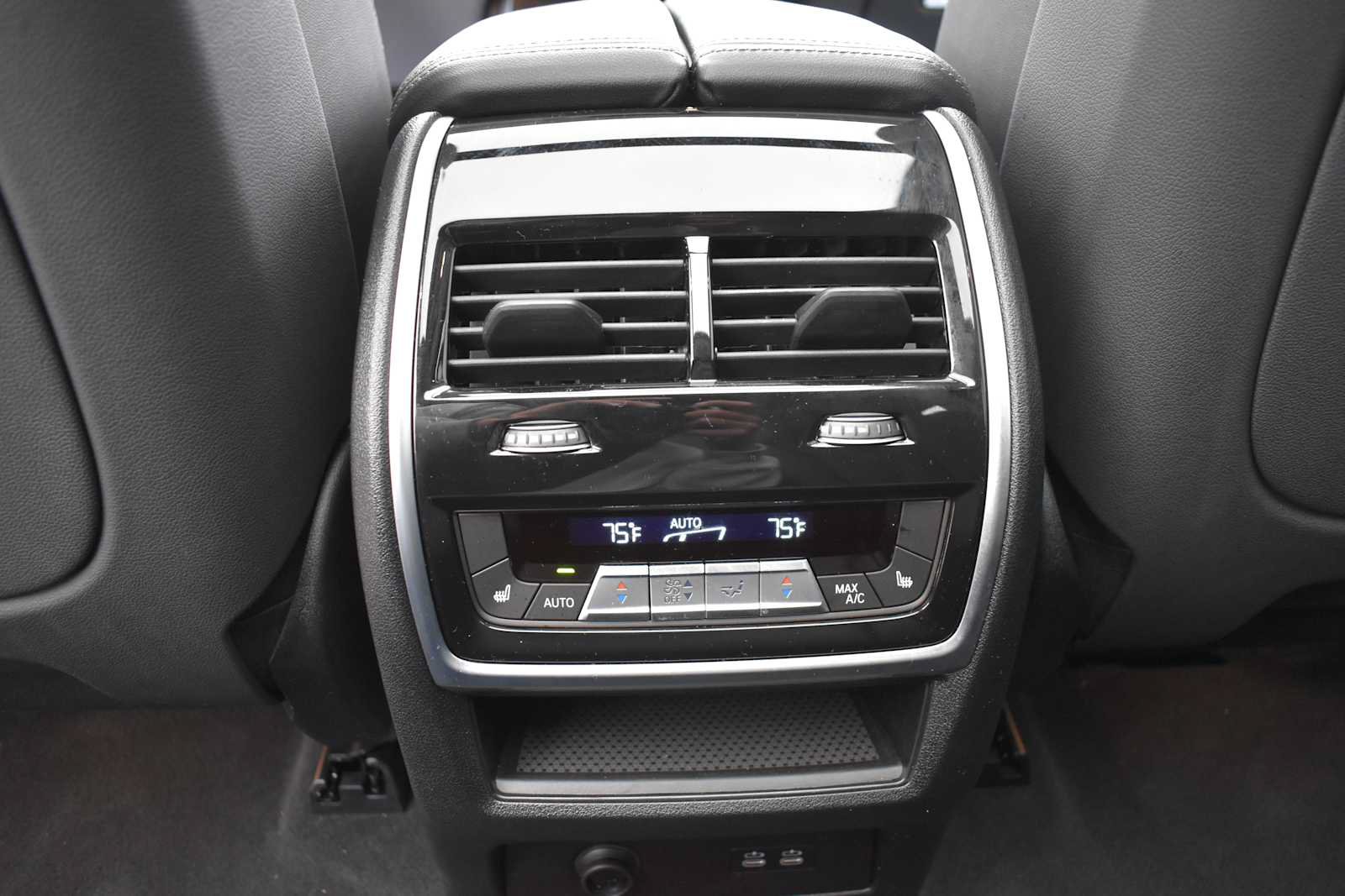 Used 2026 BMW X7 xDrive40i w/ Premium Package AWD/4WD image 17
