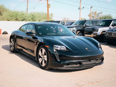 Used 2023 Porsche Taycan image 3