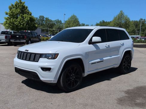 Used 2020 Jeep Grand Cherokee Altitude AWD/4WD image 4
