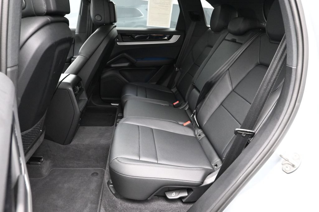 Certified 2026 Porsche Cayenne AWD/4WD image 16