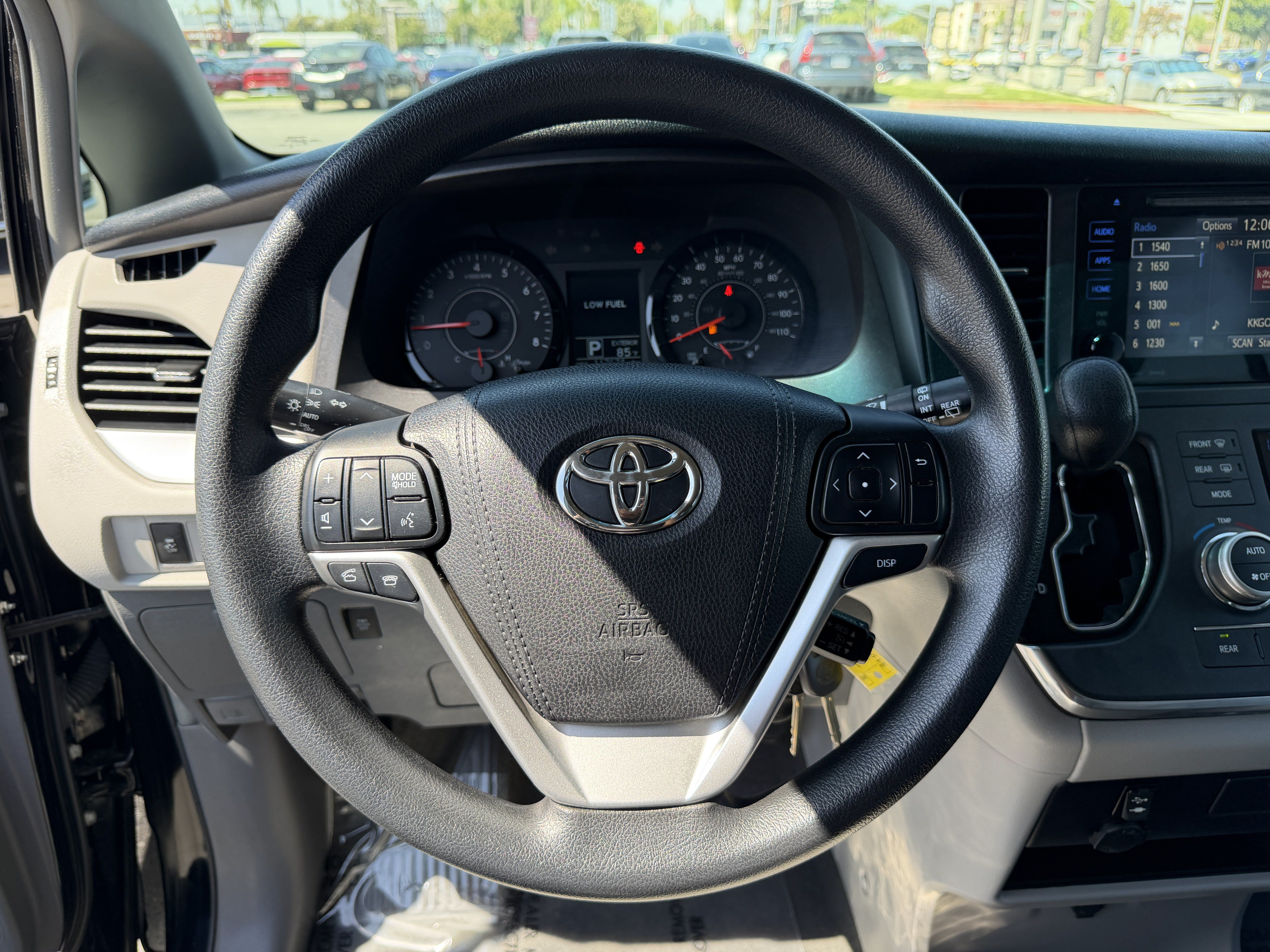 Used 2017 Toyota Sienna LE FWD image 18