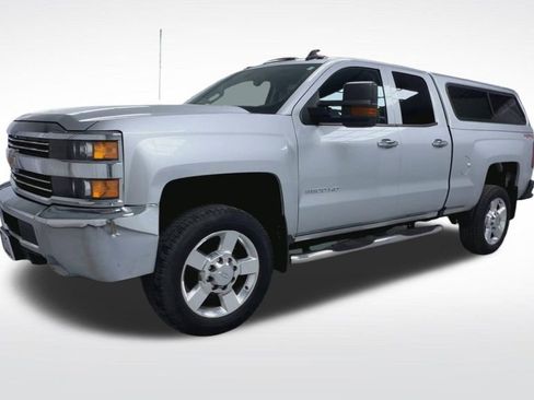 Used 2017 Chevrolet Silverado 2500 W/T w/ Snow Plow Prep Package AWD/4WD image 18