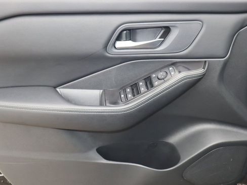 Certified 2025 Nissan Rogue SV AWD/4WD image 18