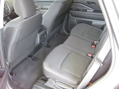Used 2025 Nissan Pathfinder S FWD image 23