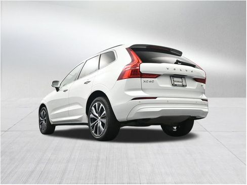 Used 2022 Volvo XC60 B5 Momentum FWD image 24