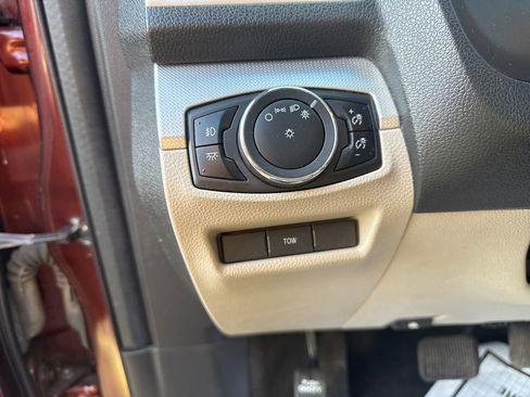 Used 2015 Ford Explorer XLT w/ Equipment Group 202B AWD/4WD image 25
