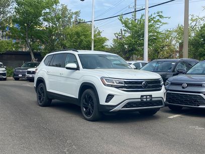Used 2022 Volkswagen Atlas SE w/ Black Wheel Package