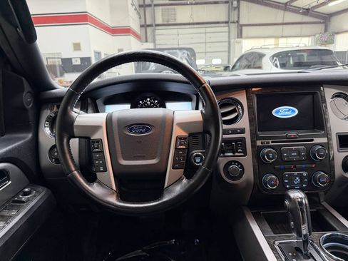Used 2017 Ford Expedition Limited w/ Equipment Group 301A AWD/4WD image 22