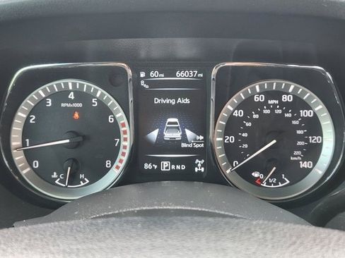 Used 2018 Nissan Titan SV w/ SV Convenience Package image 14