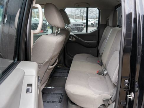 Used 2018 Nissan Frontier SV image 12