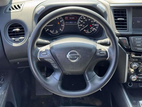 Used 2019 Nissan Pathfinder S AWD/4WD image 11