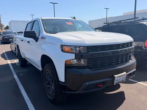 Used 2021 Chevrolet Silverado 1500 Custom Trail Boss AWD/4WD image 2