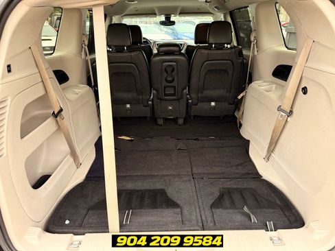 Used 2019 Chrysler Pacifica Touring-L FWD image 27