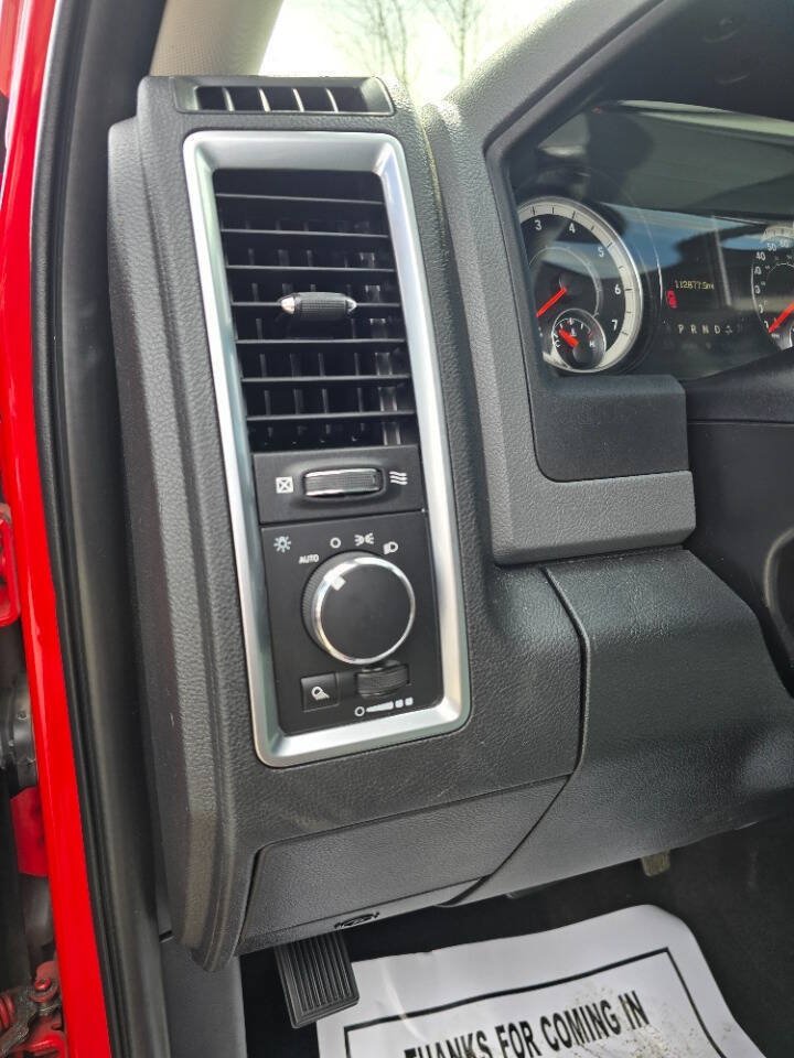Used 2016 RAM 1500 Classic SLT AWD/4WD image 14