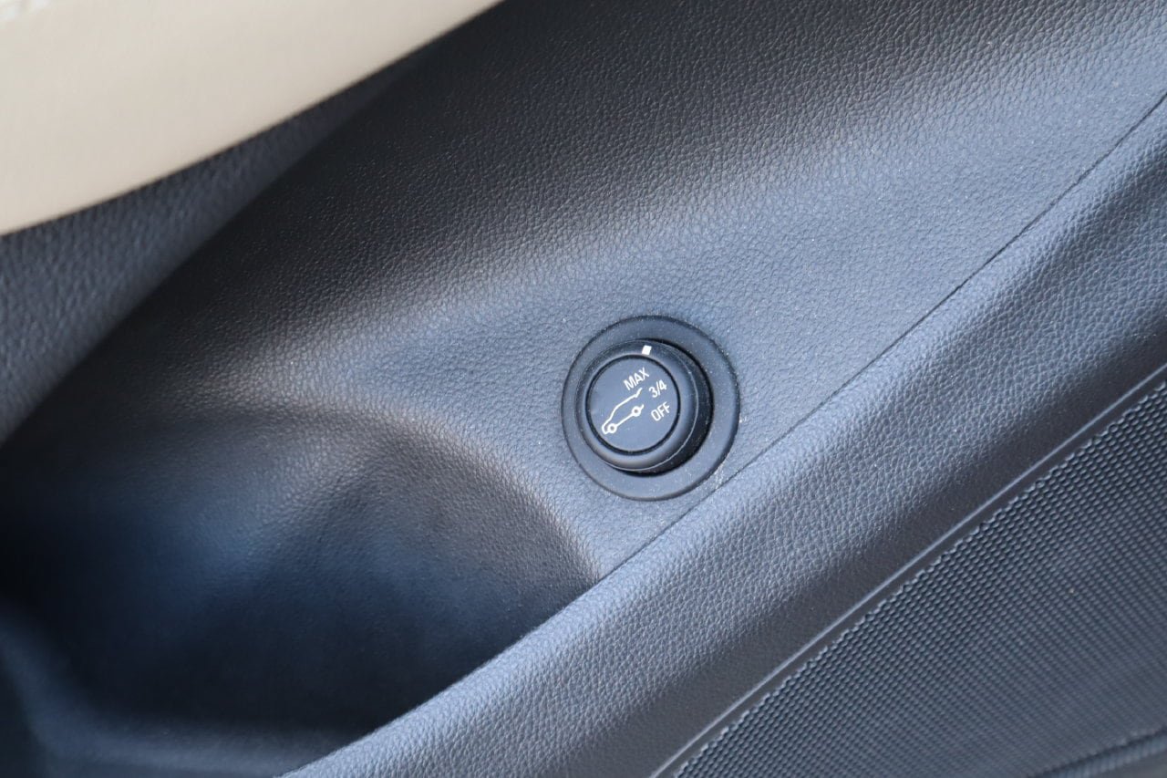 Used 2018 Buick Envision Essence FWD image 23