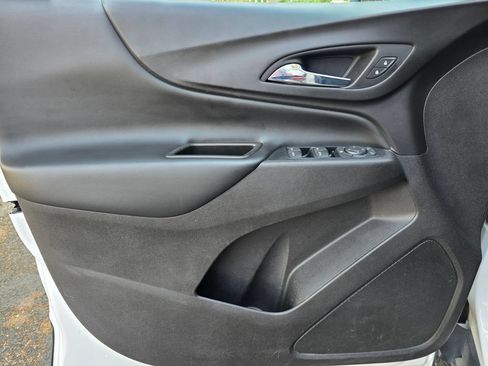 Used 2018 Chevrolet Equinox LT FWD image 21