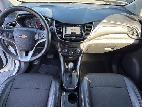 Used 2017 Chevrolet Trax LT w/ LT Convenience Package AWD/4WD image 26