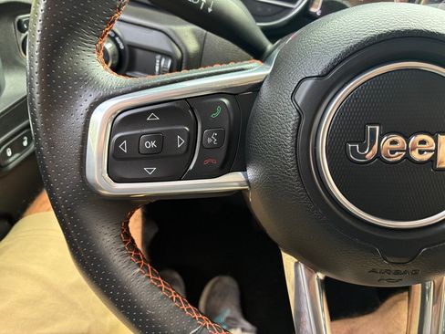 Used 2023 Jeep Gladiator Mojave AWD/4WD image 36