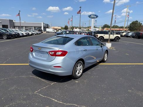 Used 2017 Chevrolet Cruze LT FWD image 7