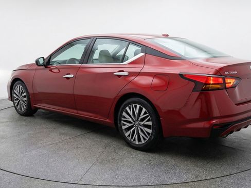 Used 2025 Nissan Altima 2.5 SV image 6