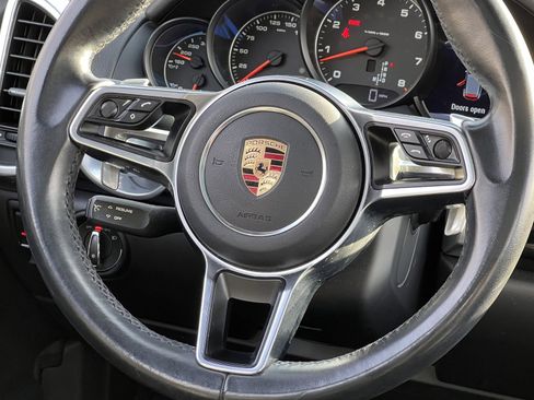 Used 2016 Porsche Cayenne image 20