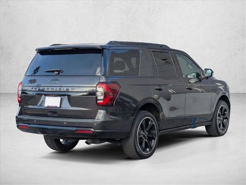Used 2023 Ford Expedition Limited AWD/4WD image 5