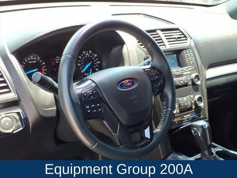 Used 2018 Ford Explorer XLT AWD/4WD image 2