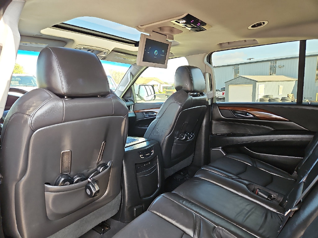 Used 2018 Cadillac Escalade ESV Premium Luxury AWD/4WD image 16