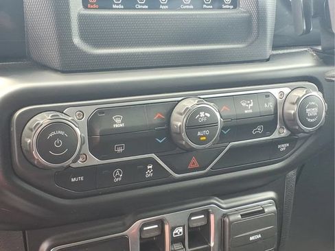 Used 2022 Jeep Wrangler Unlimited Sport AWD/4WD image 9