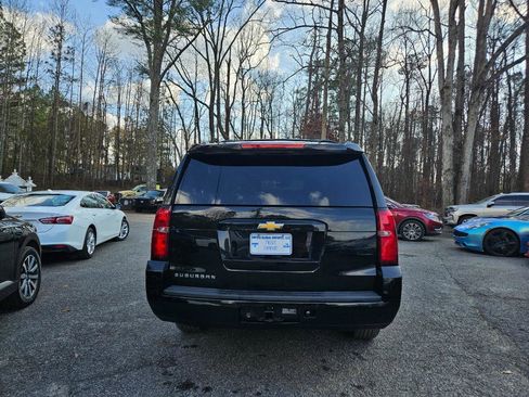 Used 2017 Chevrolet Suburban LT image 7