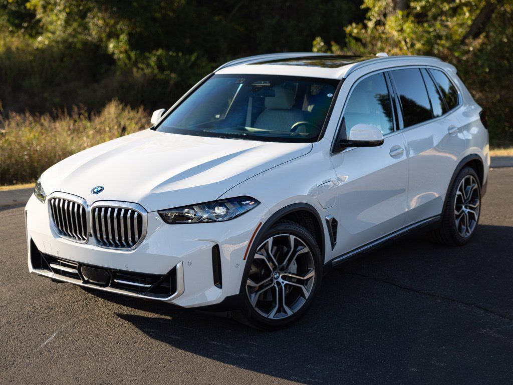 Used 2026 BMW X5 xDrive50e w/ Executive Package AWD/4WD image 2