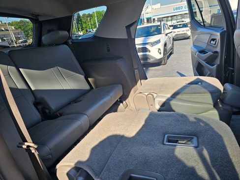Used 2020 Chevrolet Traverse LT w/ LT Premium Package FWD image 15