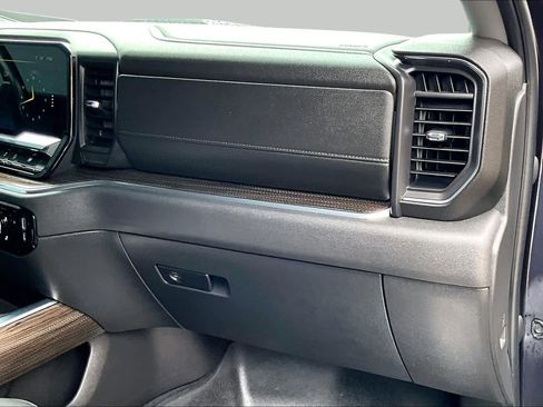 Used 2024 Chevrolet Silverado 1500 LT Trail Boss w/ LT Trail Boss Premium Package AWD/4WD image 19