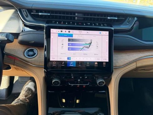 Used 2023 Jeep Grand Cherokee L Summit image 21