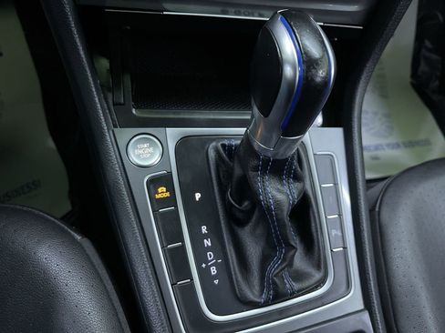 Used 2016 Volkswagen e-Golf SEL Premium image 26