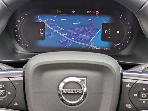 Used 2023 Volvo XC40 B5 Plus AWD/4WD image 27