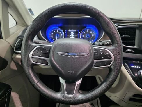 Used 2020 Chrysler Voyager Lxi image 4